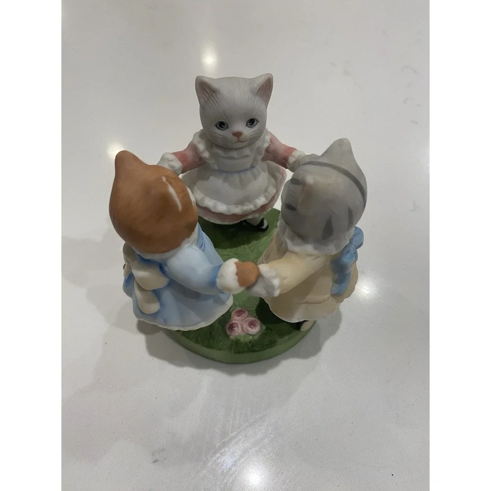 Vintage Schmid Kitty Cucumber Ring Around the Rosie Figurine Cottagecore Cats